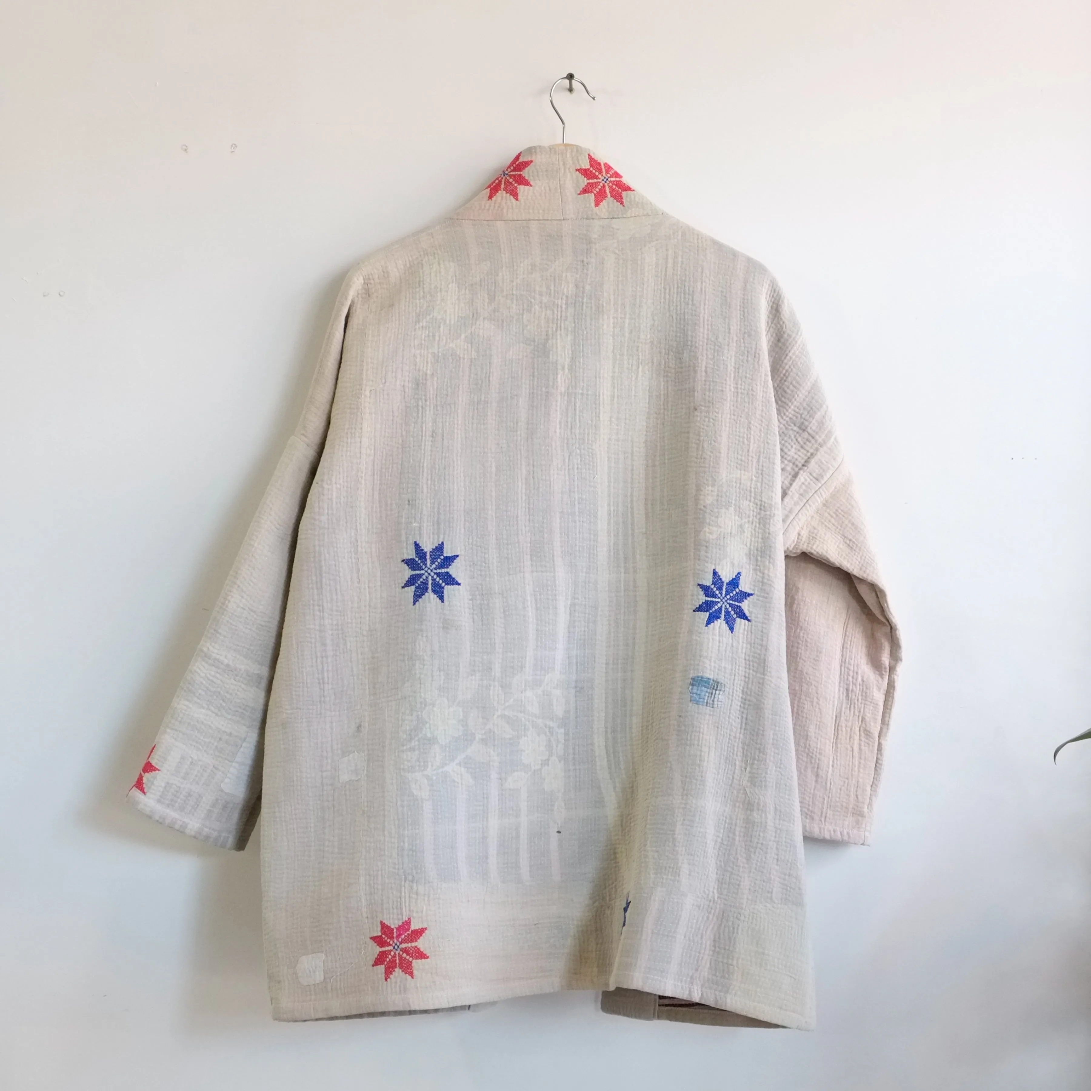 XS White with embroidered flowers Anoushka Jacket LL072